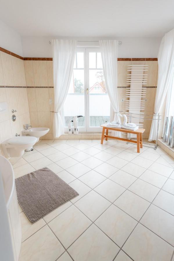 Villa Duene Mit Grosser Sonnenterrasse, Kamin, Wlan Und Tiefgarage Fuer 2-4 Personen Ostseebad Kühlungsborn Exterior foto
