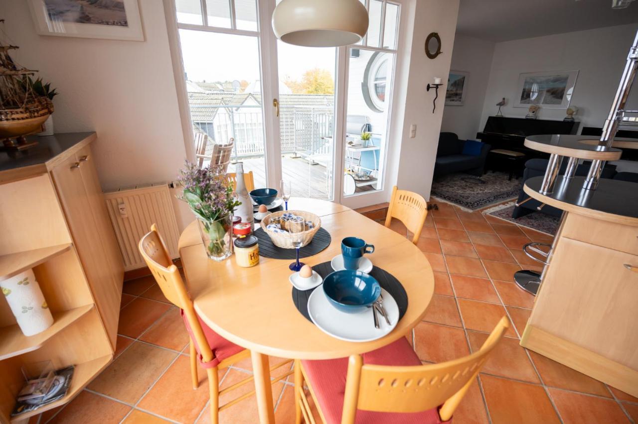 Villa Duene Mit Grosser Sonnenterrasse, Kamin, Wlan Und Tiefgarage Fuer 2-4 Personen Ostseebad Kühlungsborn Exterior foto